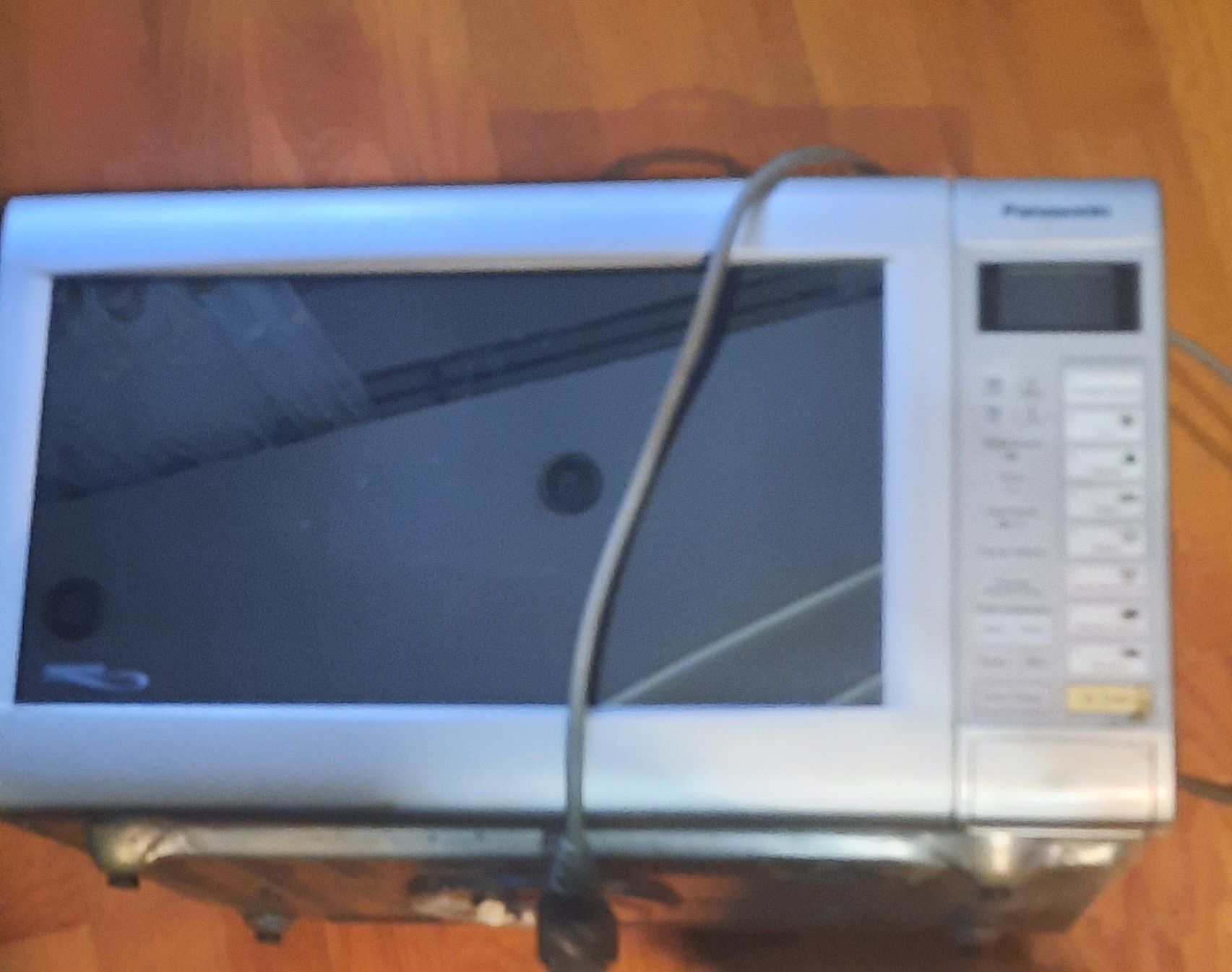 Микроволновка PANASONIC  серебристая  бу нерабочая. V=23л