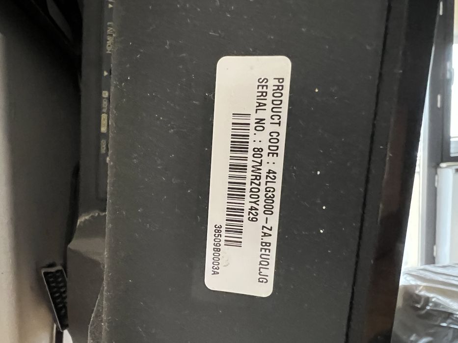 Televizor LG LED perfect functional cu suport perete