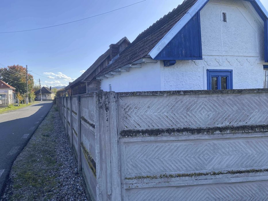 Vand teren intravilan 1100 mp cu 2 case in Chetani, Mures