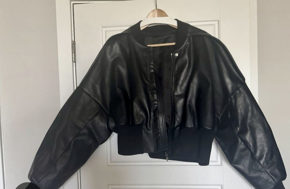 Vând jachetă piele foarte confortabilă