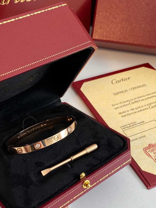 Brățară model Cartier Love din aur roz cu diamante