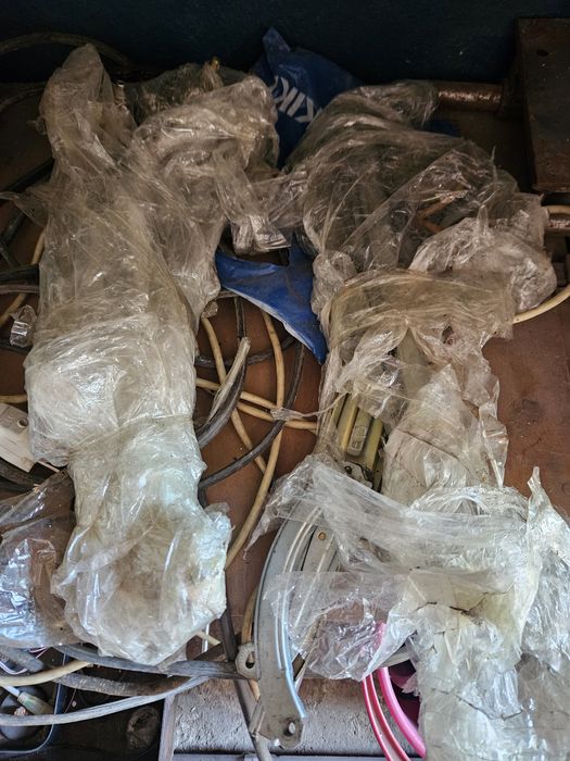 Продам два задних электростеклоподъёмника от таёты ед