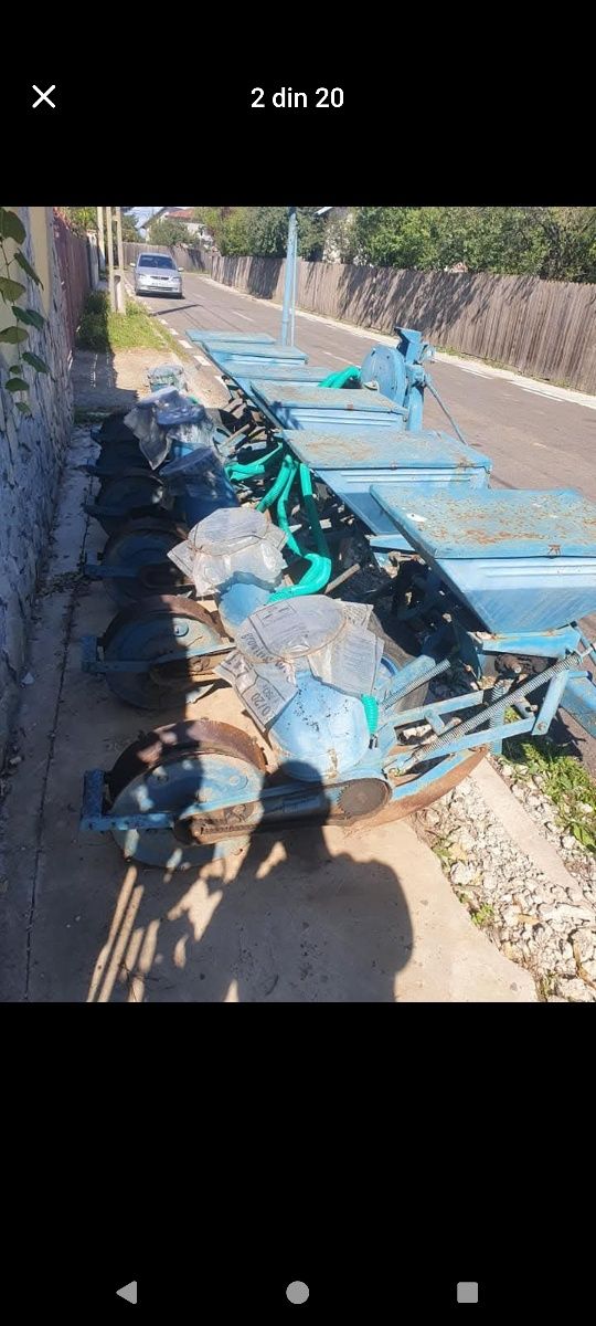 Vând tractor si utilaje agricole.