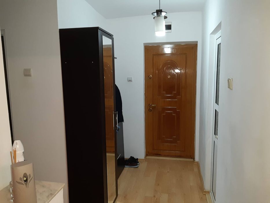 Vând apartament 3camere complet mobilat