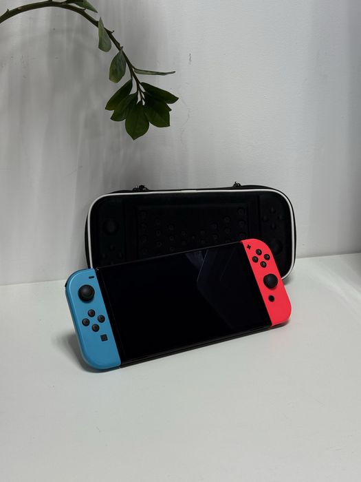Nintendo Switch OLED в идеальном состоянии