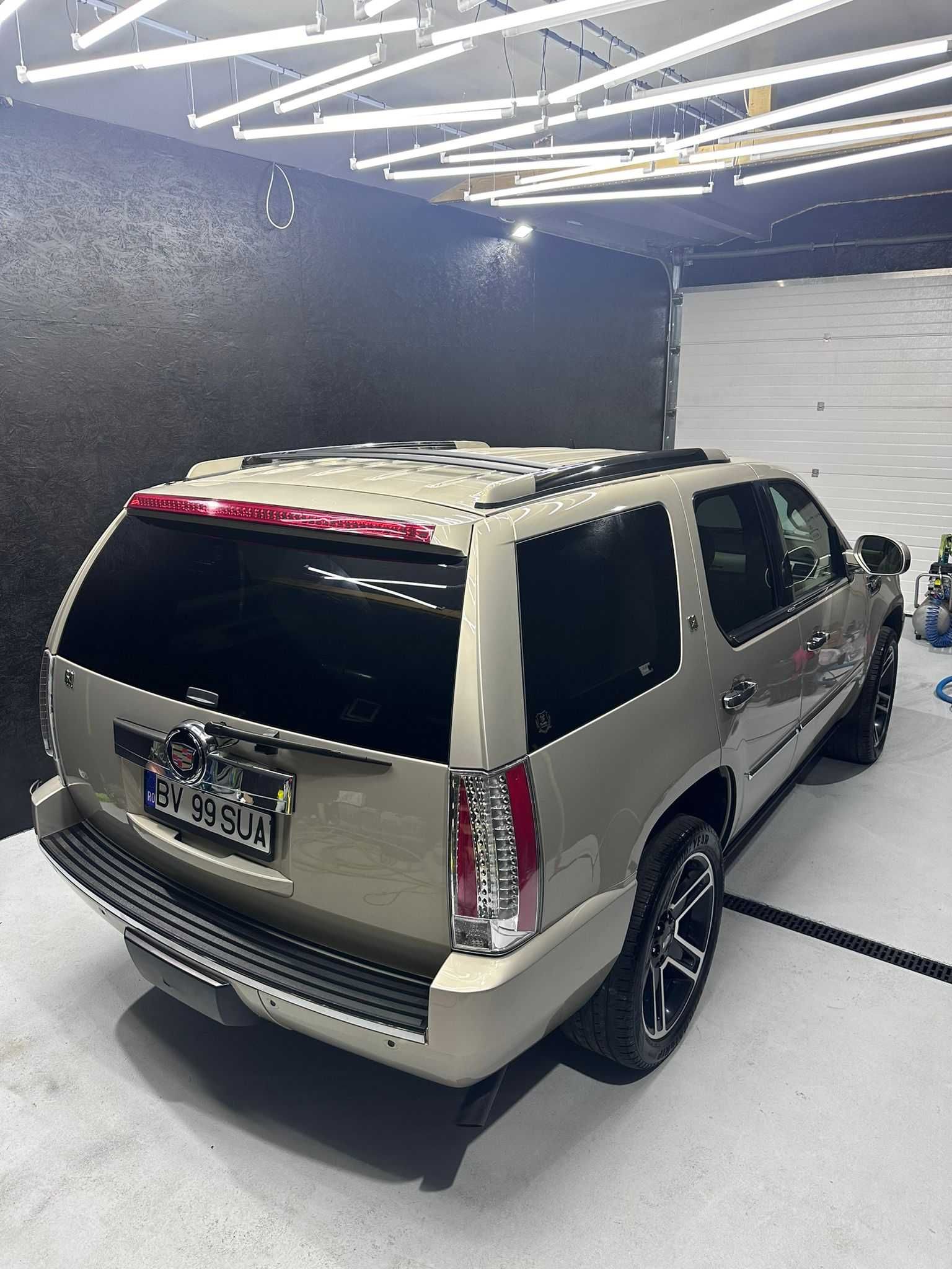 Cadillac Escalade HYBRID sau schimb cu teren