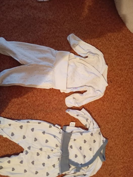 Отдам два костюма