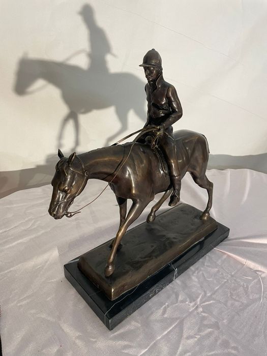 Statueta***bronz***calaret