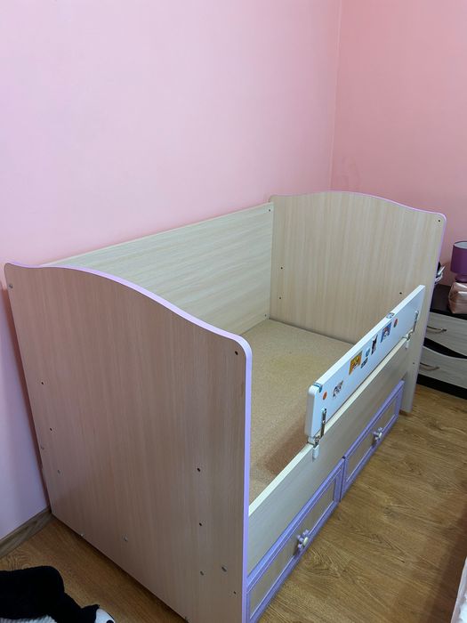 Дървена кошара с матрак