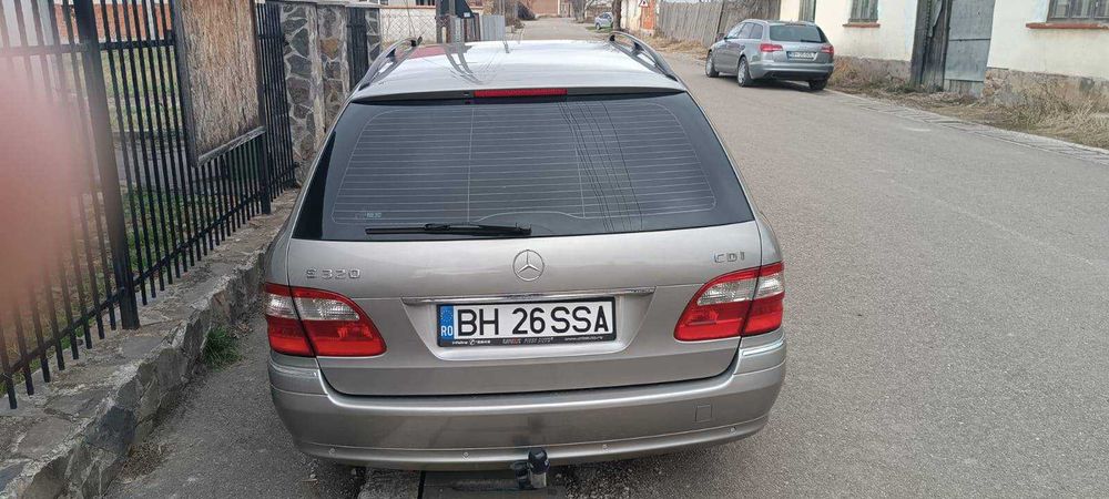Mercedes E320 Avantgarde an 2004 impecabila