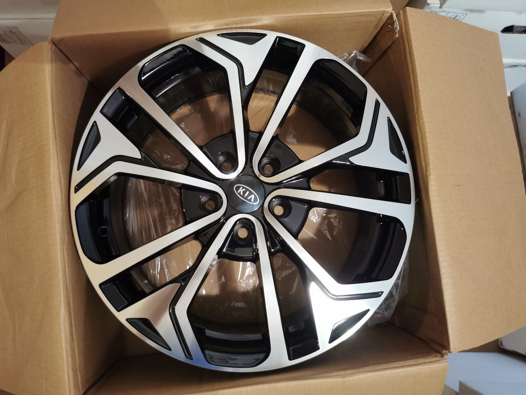 Vand jante de aliaj pentru Kia pe 18 marca Silver line model Driver