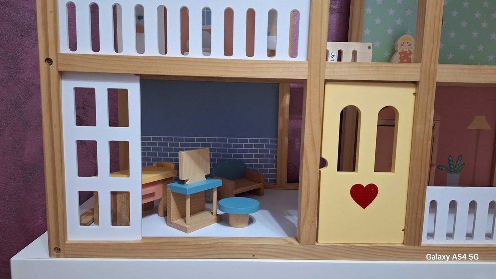 Căsuță de jucarie din lemn