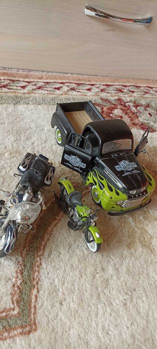 Камион и мотори Харли Дейвидсън