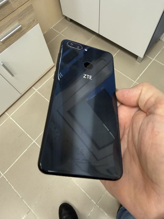 ZTE Blade V9 3/32gb - отличен
