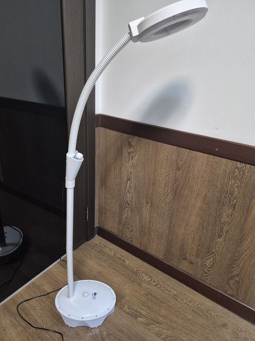 Лампа лупа напольная косметологическая бу