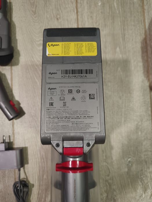 Aspirator vertical fara fir Dyson V11 SV17