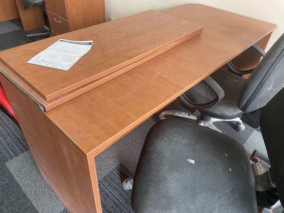 Офис бюра и шкафчета - отлично състояние