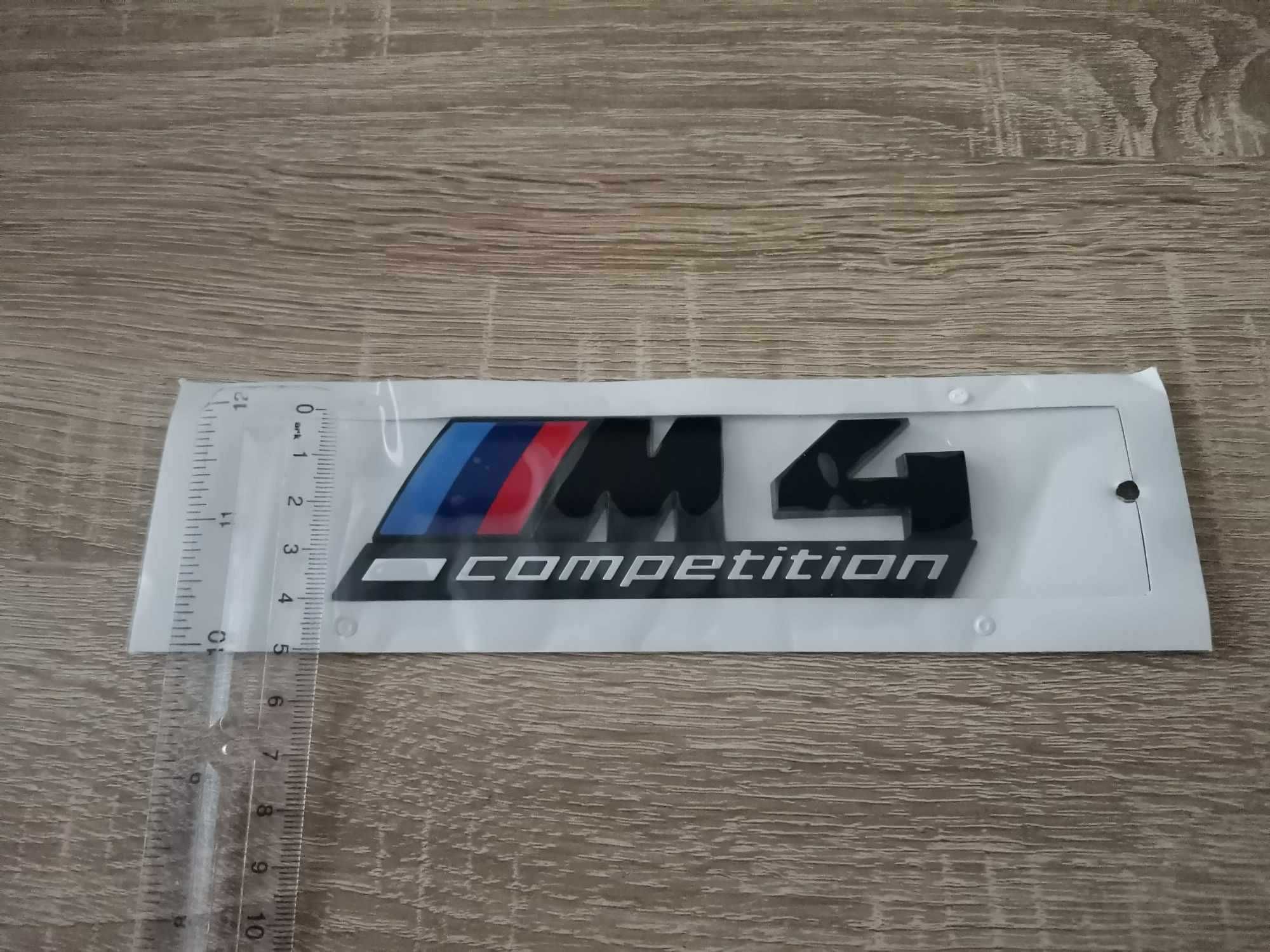 черна емблема BMW M4 Competition