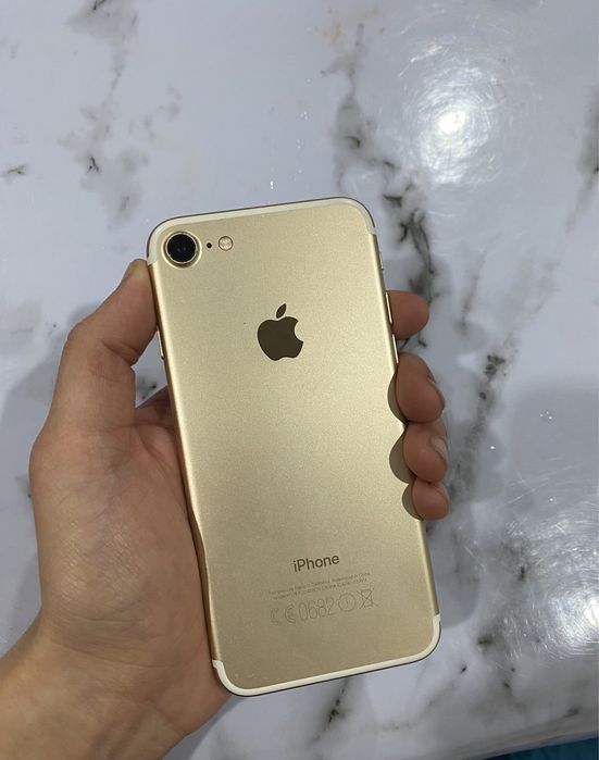 Продам Iphone 7