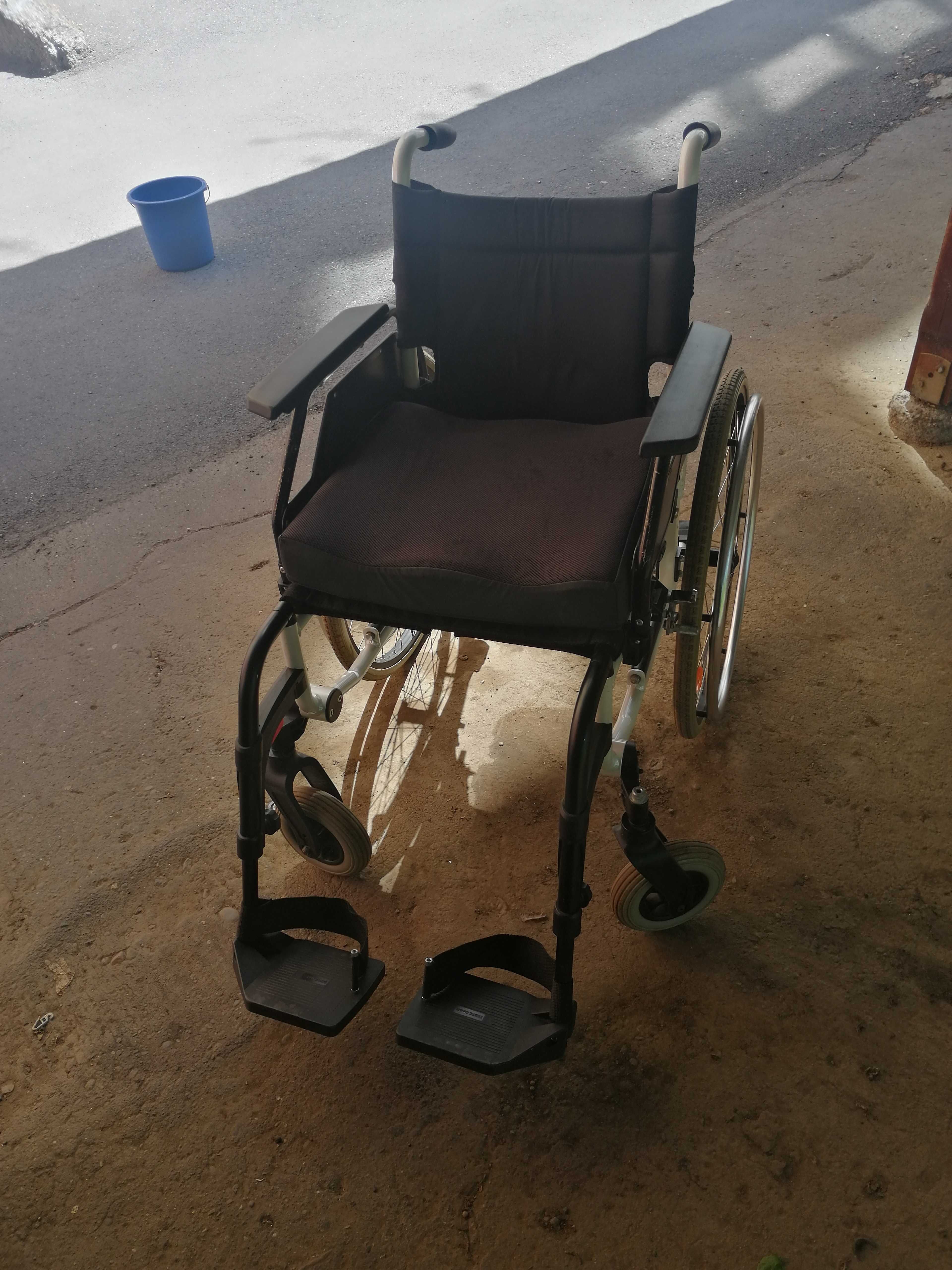 Scaune cu Rotile Articole pentru persone c Handicap