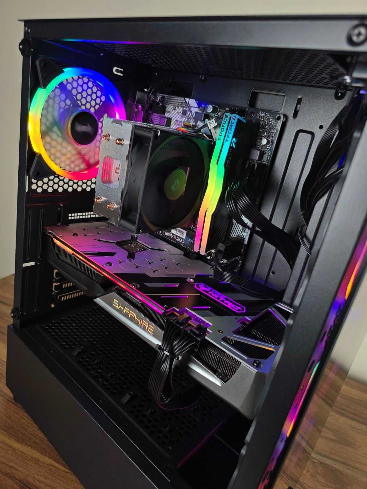 Гаранция / Нов ( Ryzen 5 5600 / RX 5700XT ) Геймърски !