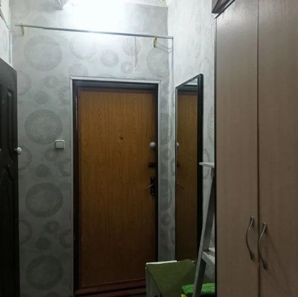 Срочно Яккасарай Саламатина 1в2/4/4 ремонт средний мебелья нет !