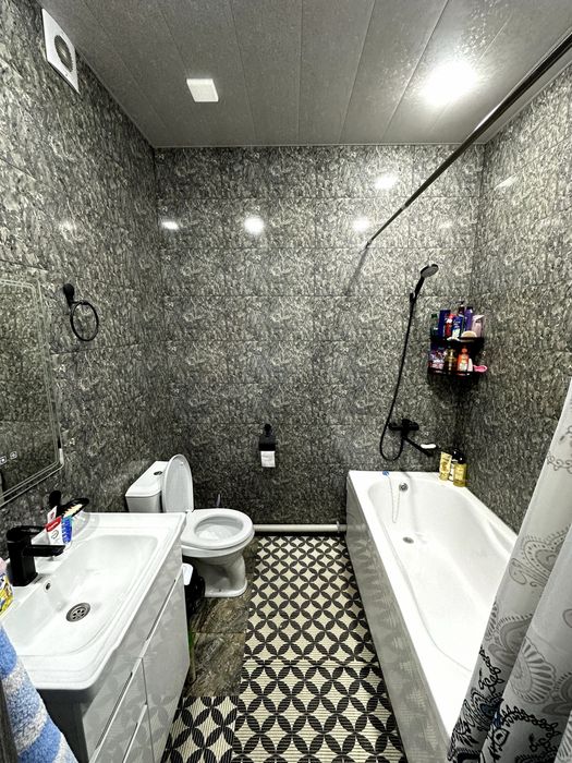 Продается 2х квартира с хорошим ремонтом и с обстановкой