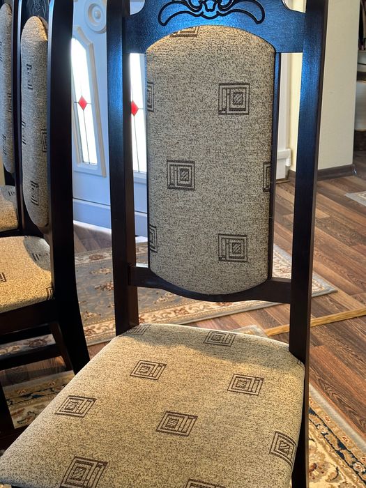 Masa cu 8 scaune lemn masiv