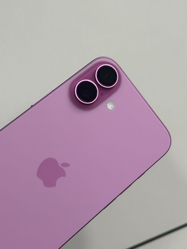 Продавам перфектен iPhone 16 PLUS