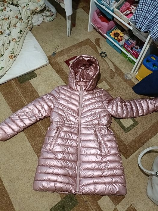 Vând geaca Zara  fete