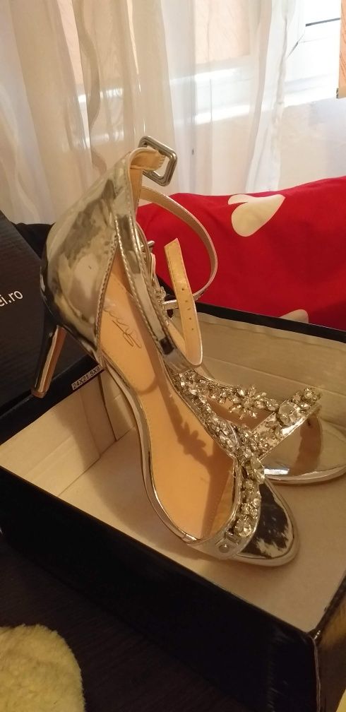 Sandale elegante noi