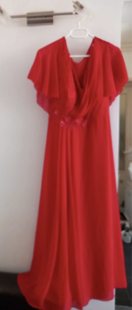 Vand rochie rosie de ocazie ( gala , eleganta ) M/L