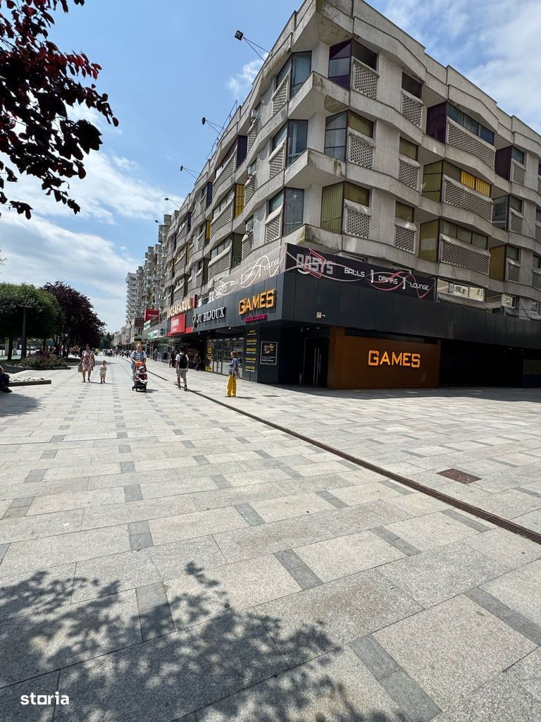 Vand Spatiu Comercial  Bacau , S + P + 1 +4