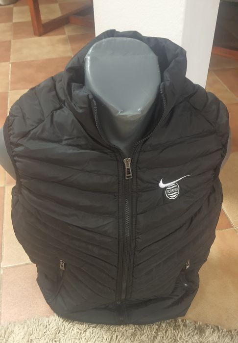 Vesta Bărbați. NIKE