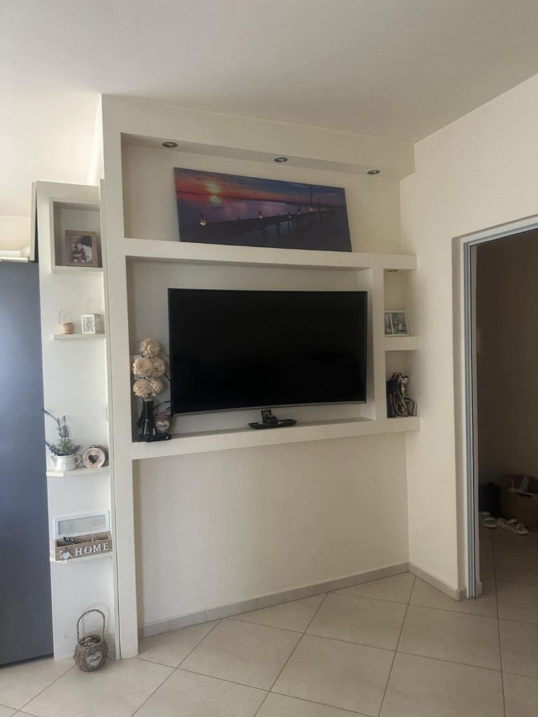 Дава се под наем Двустаен апартамент в Варна, Погреби - 55 кв.м за 400 € - Снимка #2