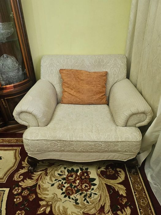 Продам диван+два кресла