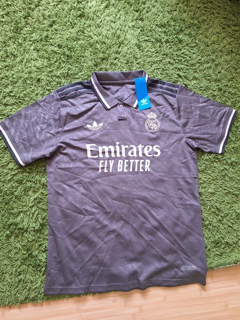 Футболни екипи на PSG 2026 и Real madrid 2024