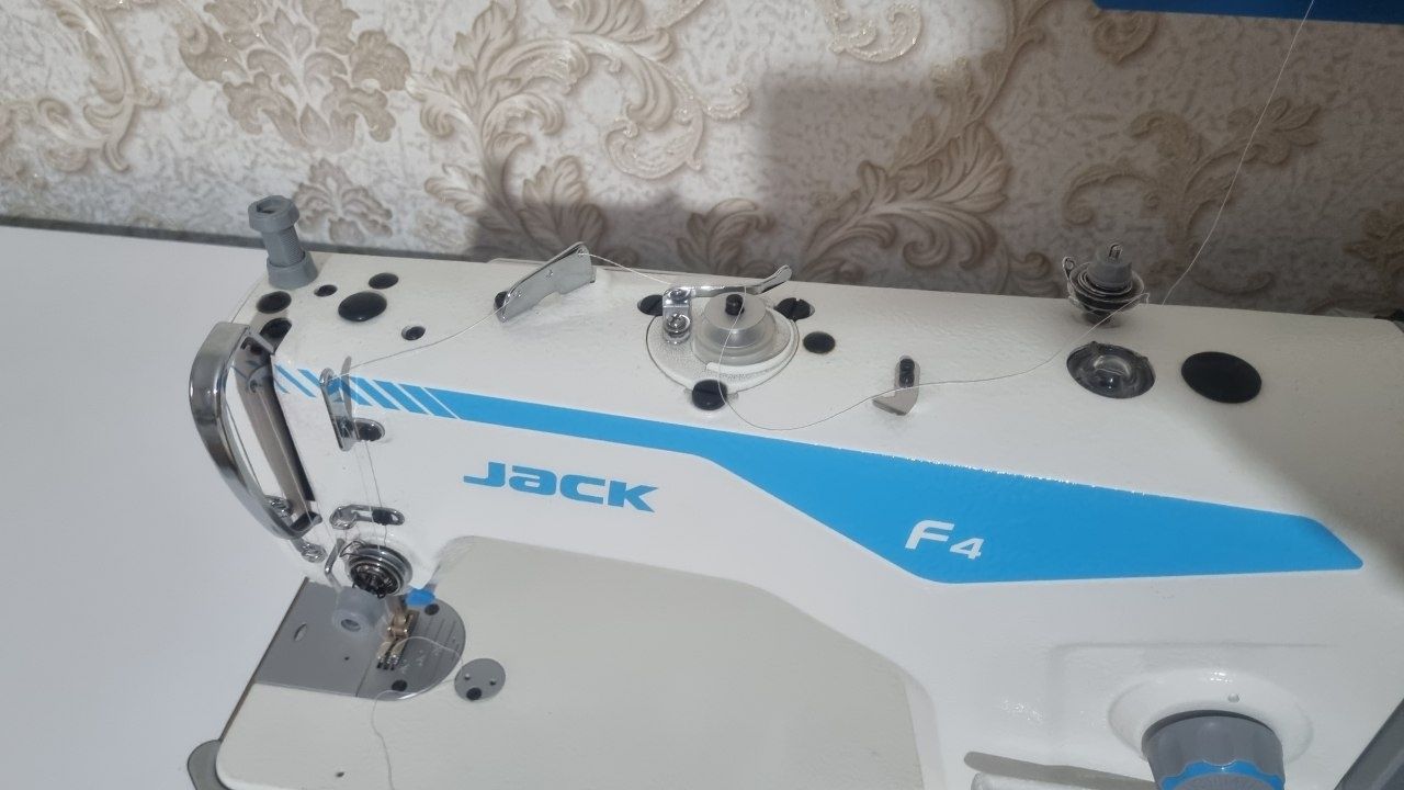 Швейные машина Jack f4