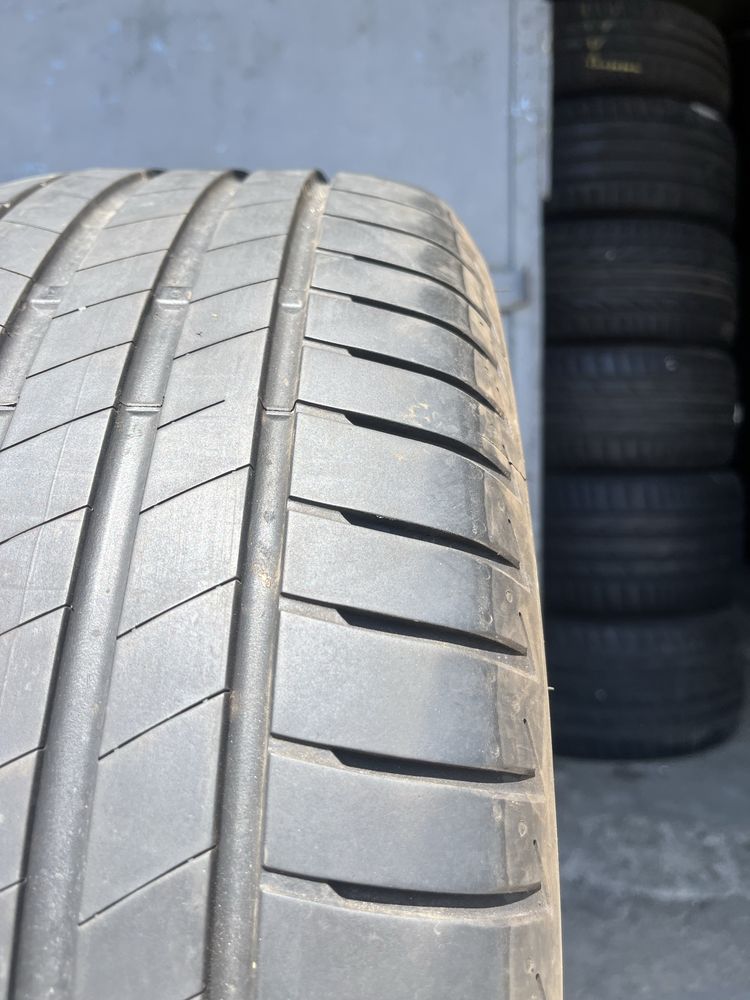 2 бр. летни гуми 225/55/18 Bridgestone AO DOT 0522 5 mm