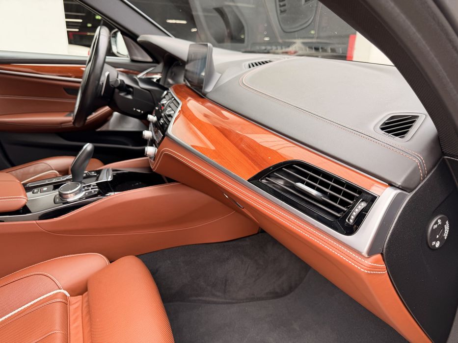 BMW 530 E Plug-in Hybrid/ Individual/ Bowers & Wilkins/ Soft Close