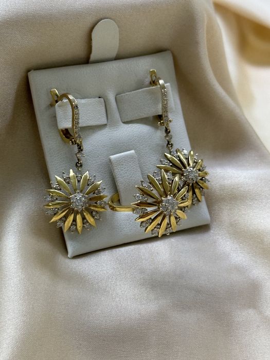 Золотой комплект с бриллантами 750 пробы