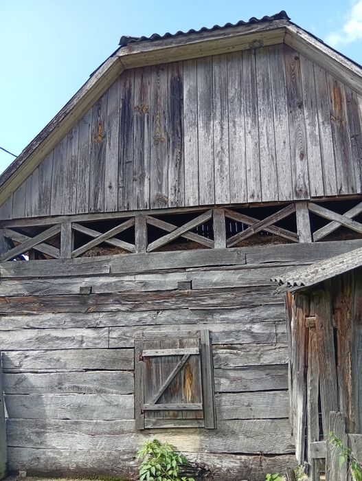 Grajd și șură de lemn stejar