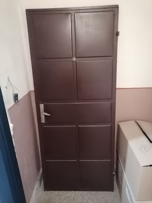 Метална входна врата