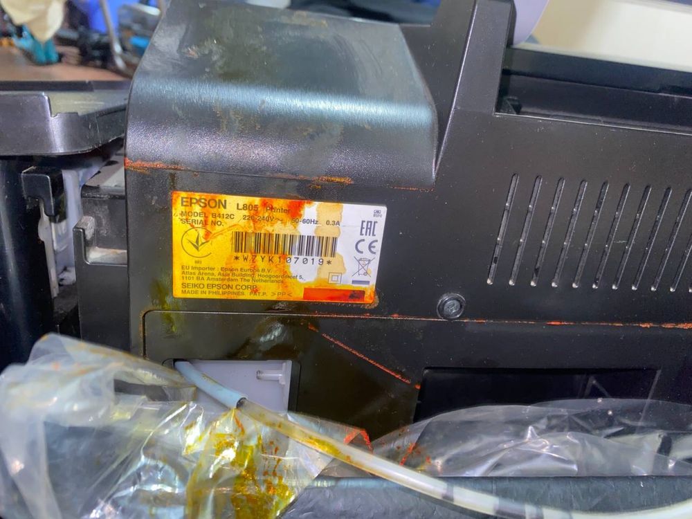 Epson 805l xolati zor xamma ranglari ishlidi 6 xil rangli 200 minglik