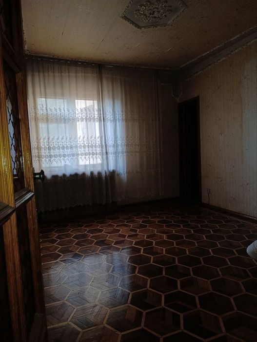 Ул,Беруни квартира  весь 2 этаж 200м2