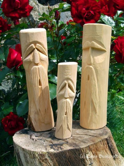 Sculpturi și topoare gravate