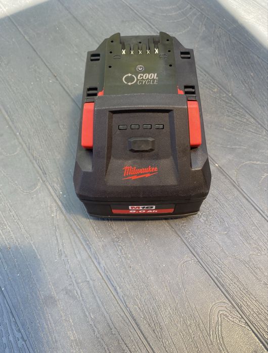 Milwaukee , baterie 8 H forge noua nefolosta