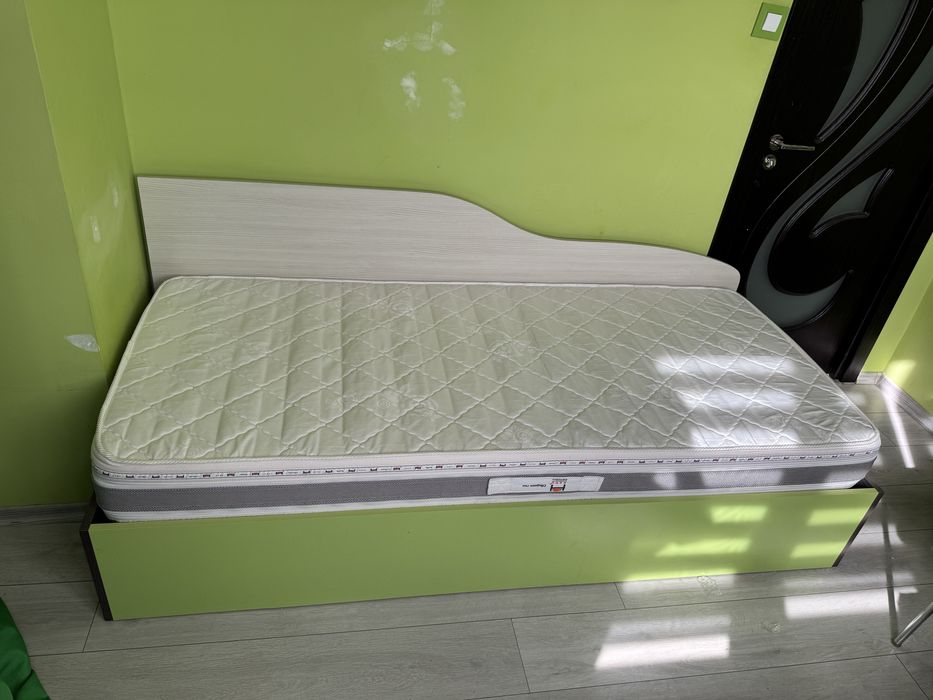 Бюро, гардероб, скрин, легло