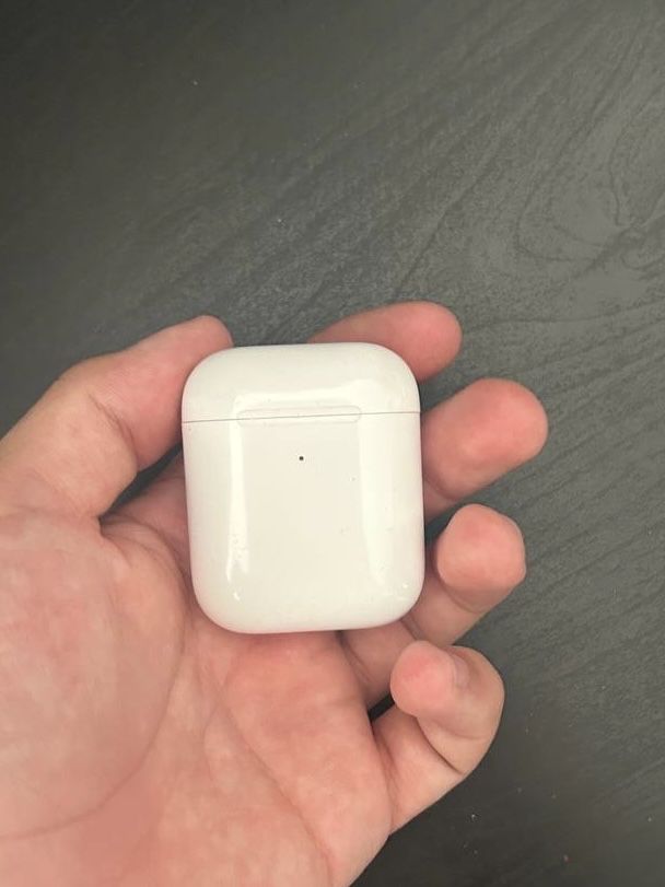 Продам Кейс от airpods 2