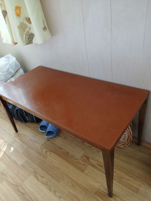 Стол маленький .